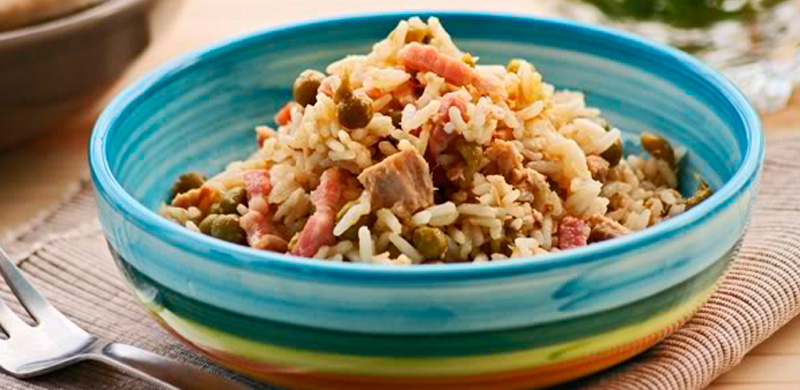 Salteado de arroz con atún y bacon