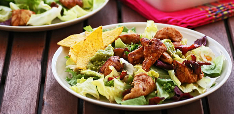 Ensalada de pollo cajún