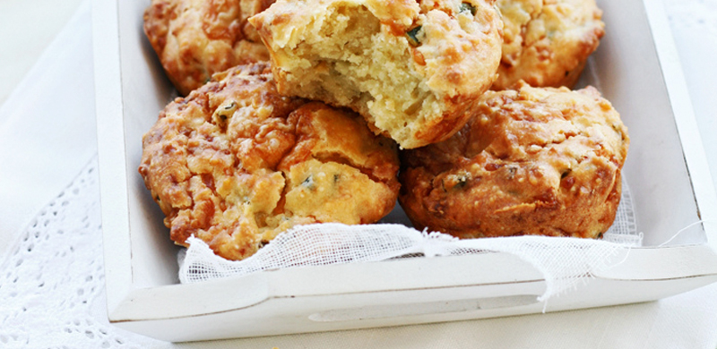 Muffins de cebollino y queso gruyère