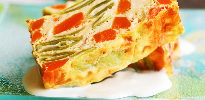 Flan de judías verdes y zanahoria con salsa de queso de cabra